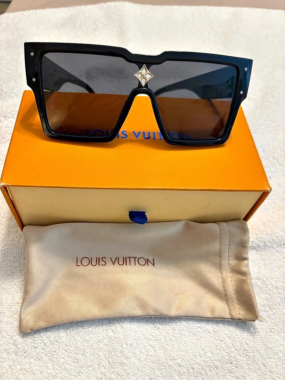 Louis Vuitton LV Charm Square Sunglasses Black